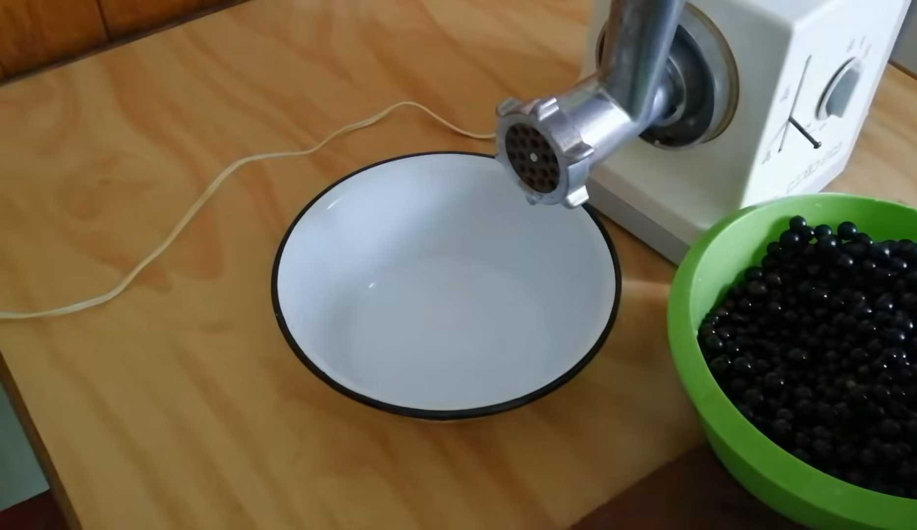Варенье через мясорубку из черной смородины-Шаг 2