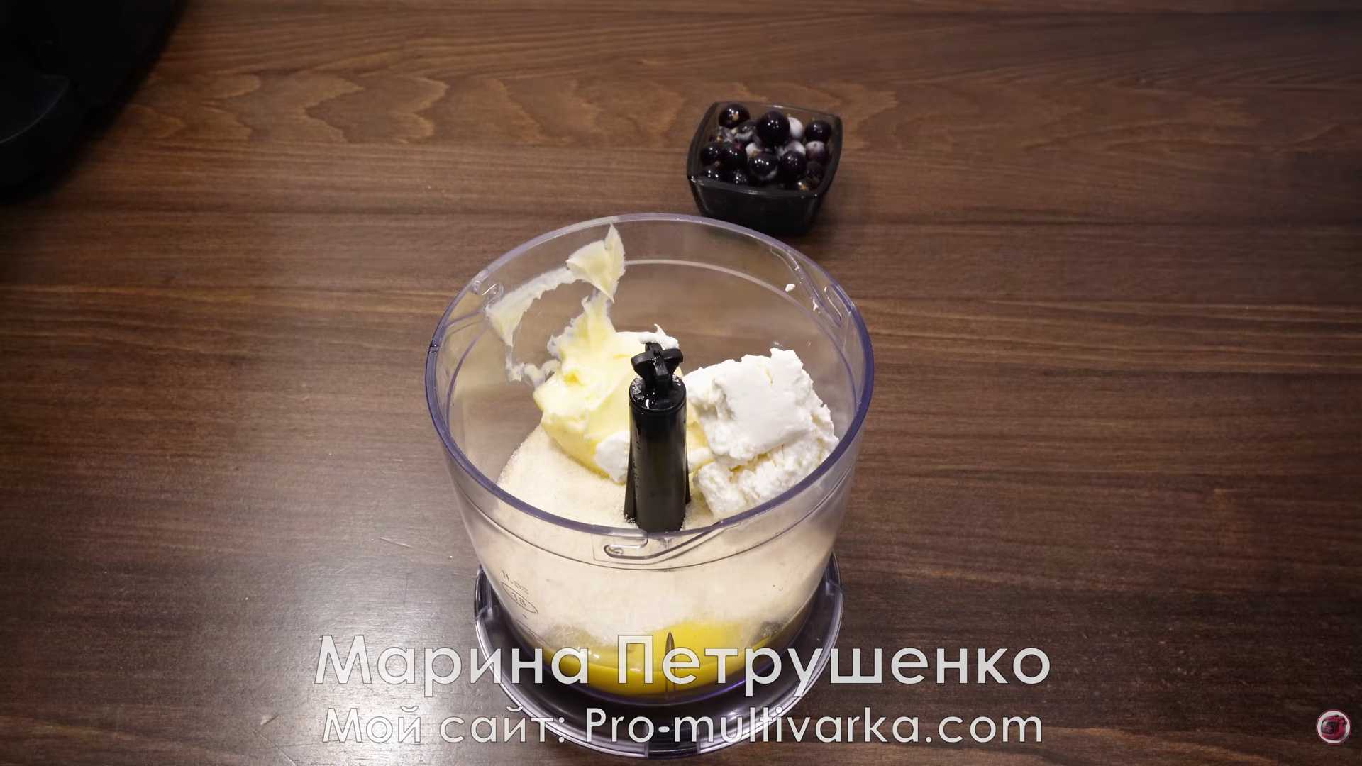 Творожная запеканка в аэрогриле с ягодами-Шаг 1