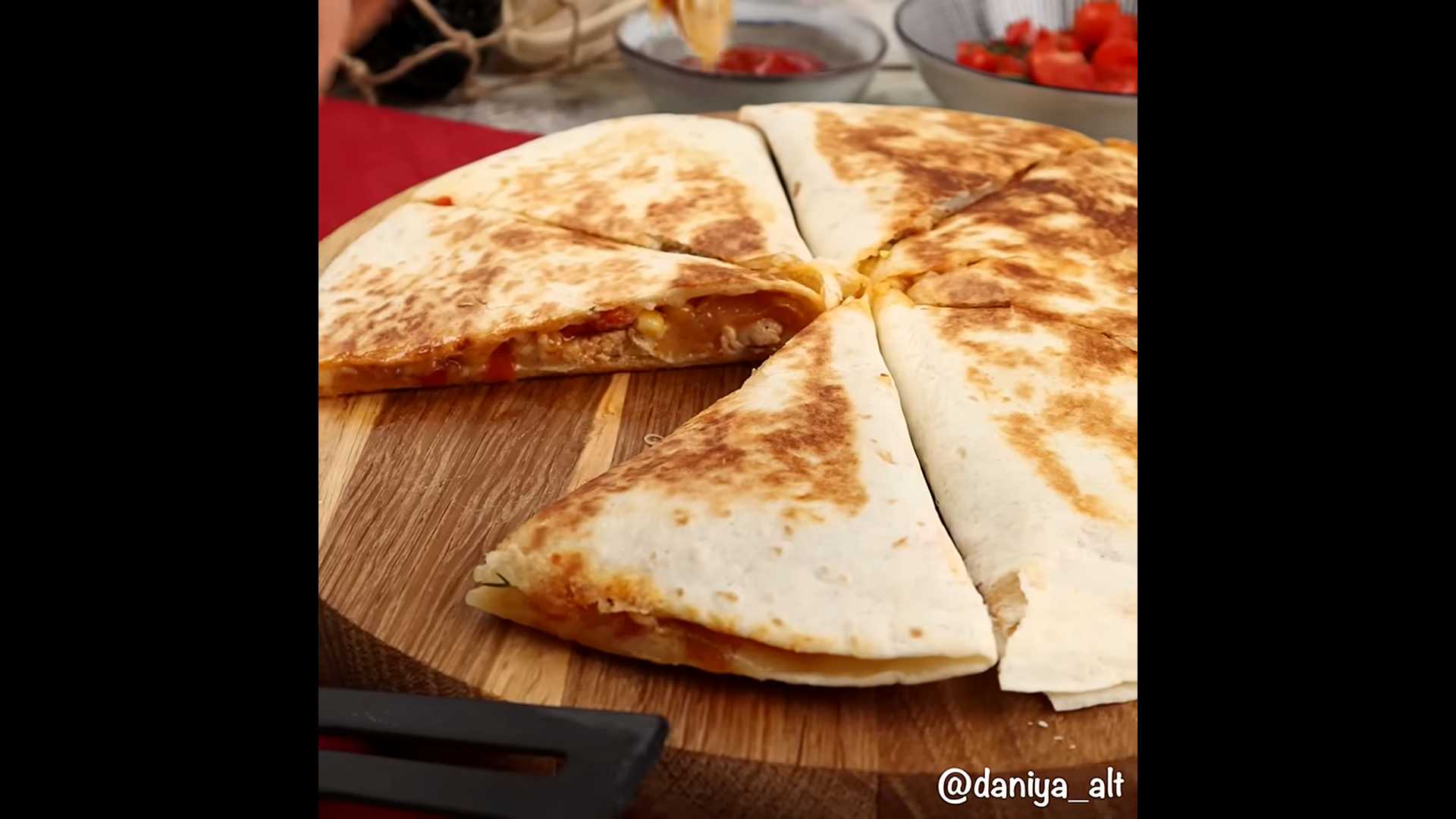 Домашняя кесадилья с курицей-Шаг 6