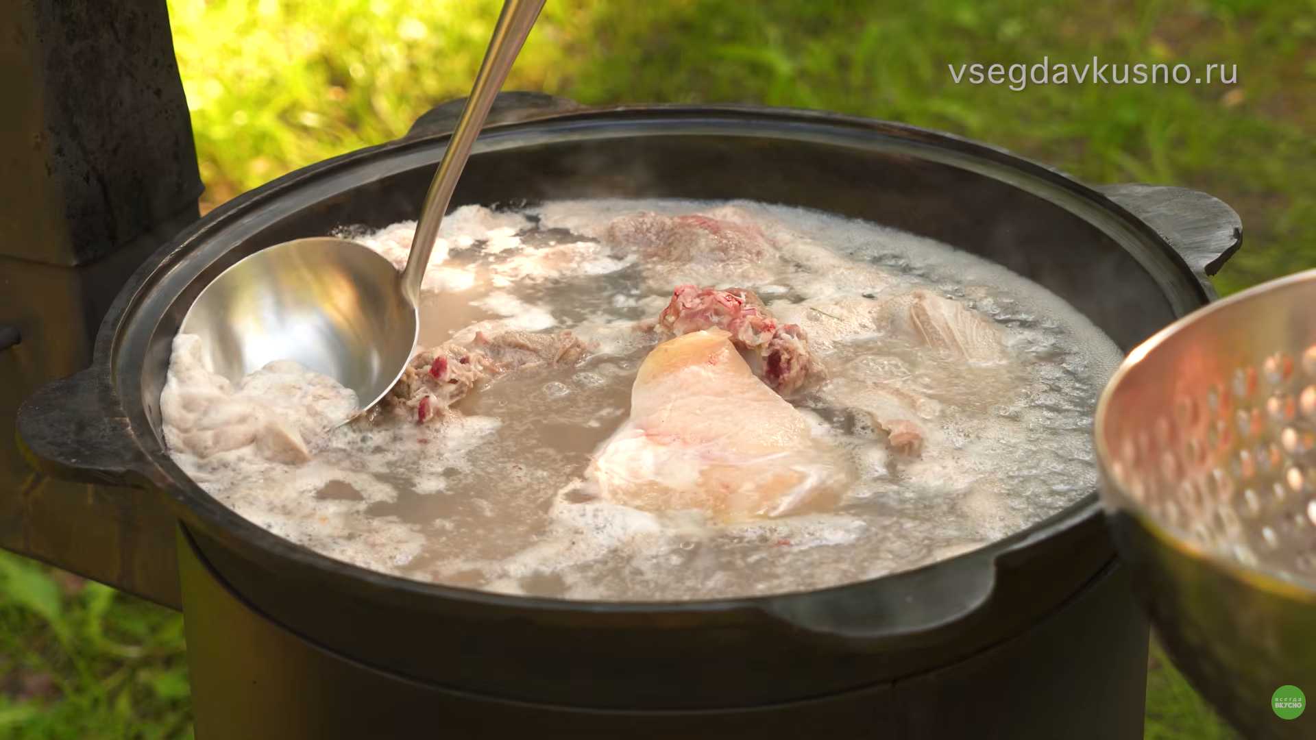 Шурпа из баранины в казане на костре-Шаг 4