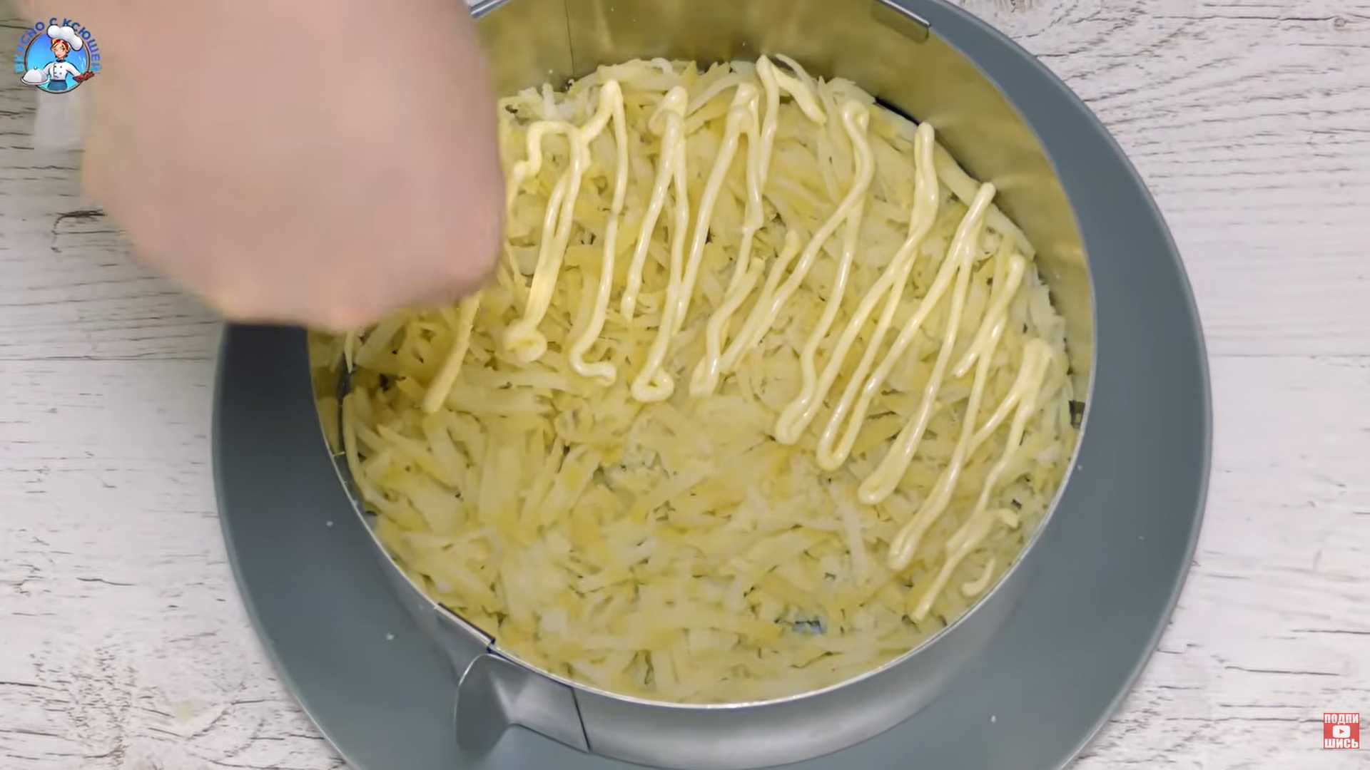 Салат «Мимоза» со скумбрией-Шаг 2