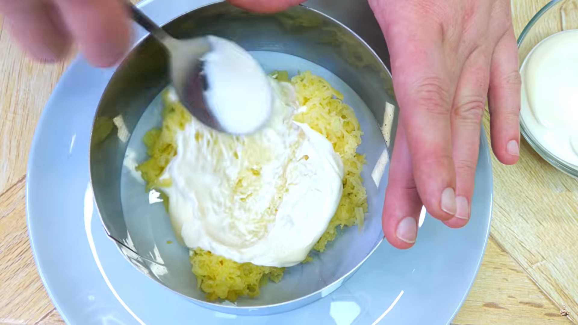 Салат «Мимоза» с крабовыми палочками-Шаг 2