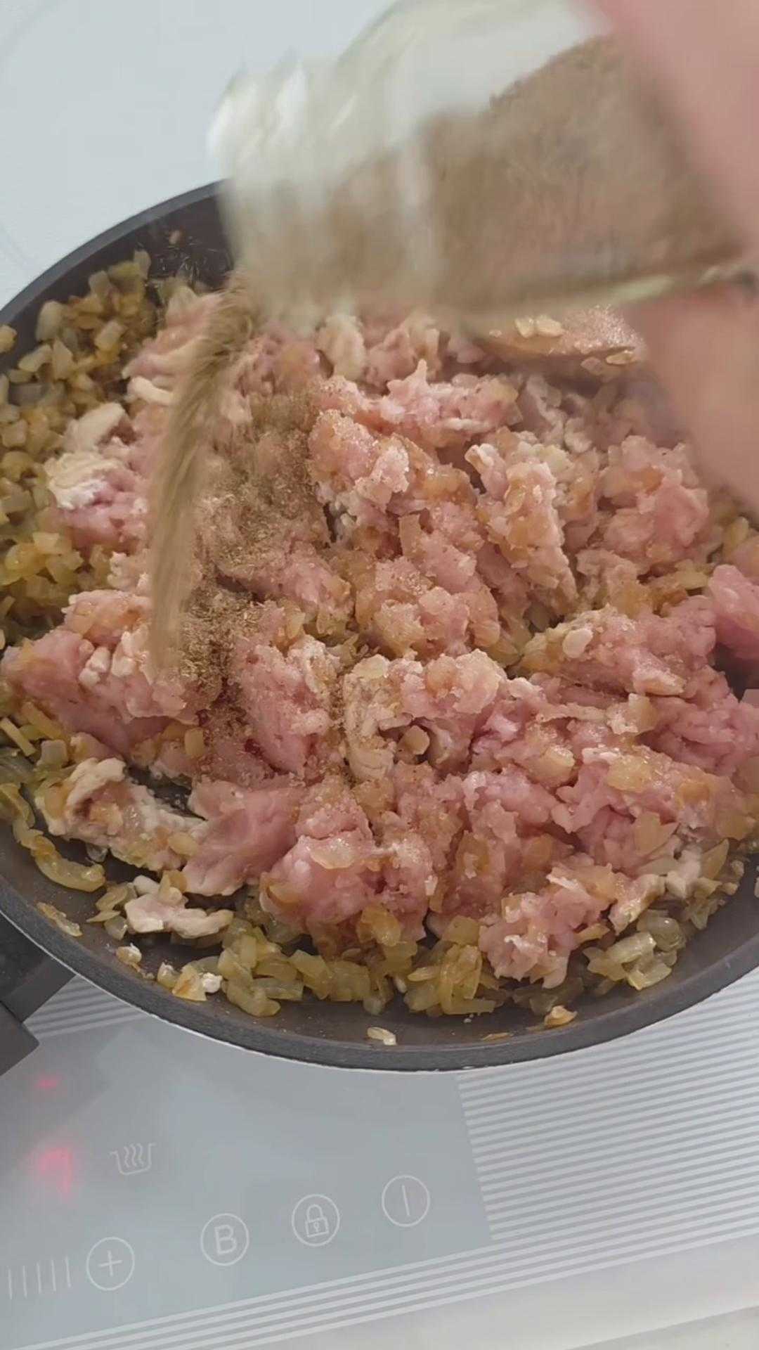 Мясные рулетики из теста фило с кунжутом-Шаг 2