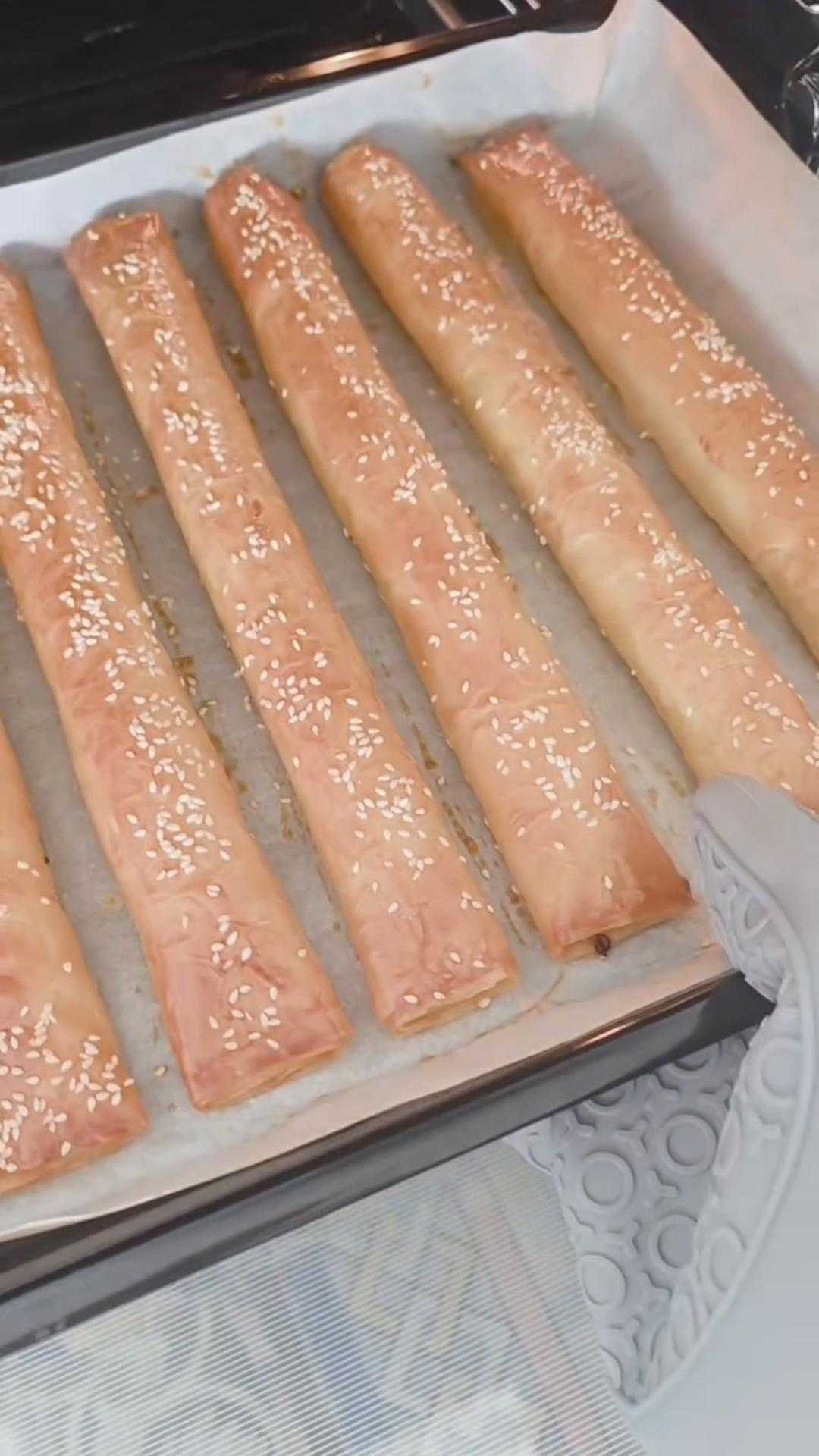 Мясные рулетики из теста фило с кунжутом-Шаг 7