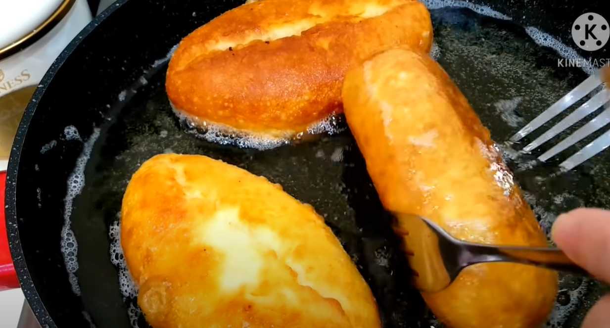 Жареные пирожки с яйцом и зелёным луком на кефире-Шаг 4