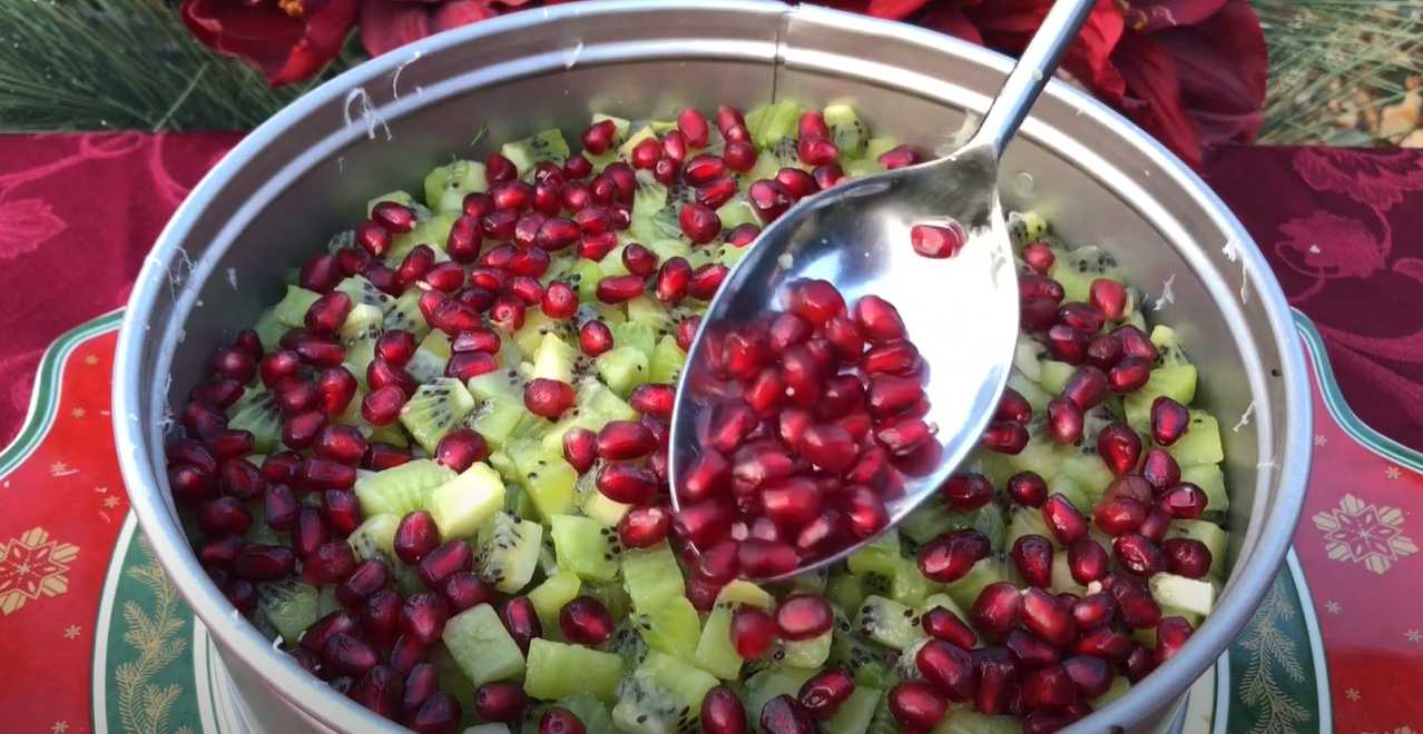 Новогодний салат с курицей и фруктами-Шаг 15