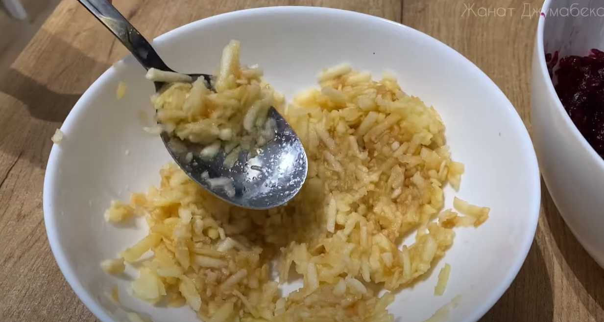 Свекольный салат с яблоками-Шаг 5