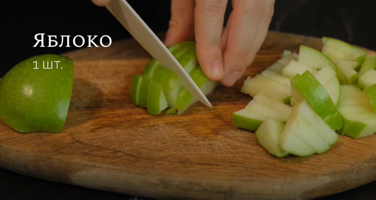 Салат с яйцами, апельсином и яблоком-Шаг 7