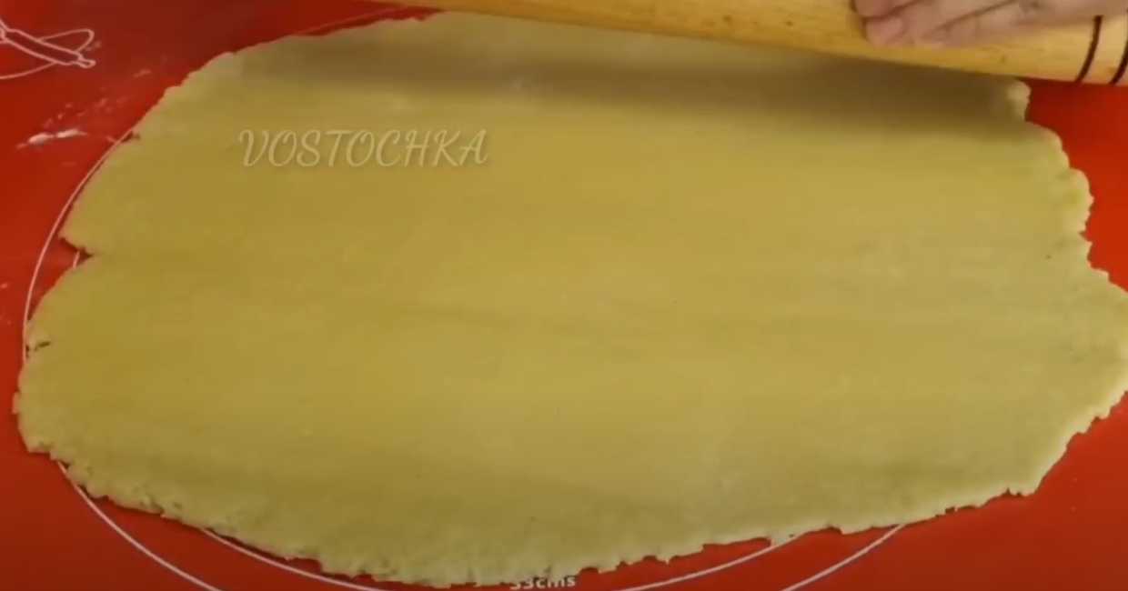 Пирожки-плетенки с яблоком и орехами-Шаг 8