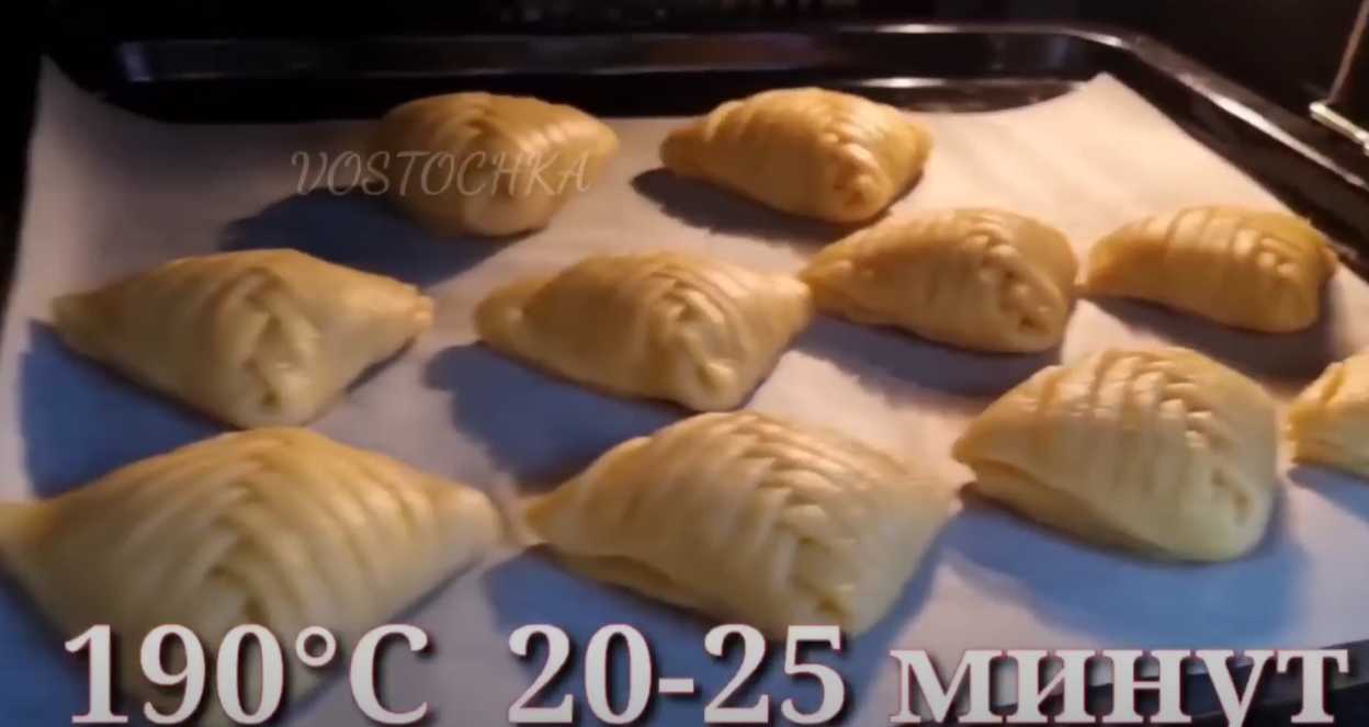 Пирожки-плетенки с яблоком и орехами-Шаг 15