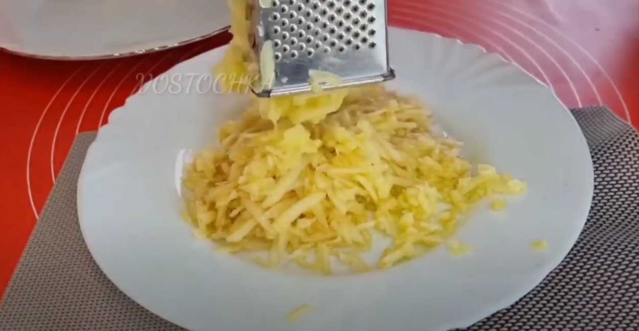 Пирожки-плетенки с яблоком и орехами-Шаг 1