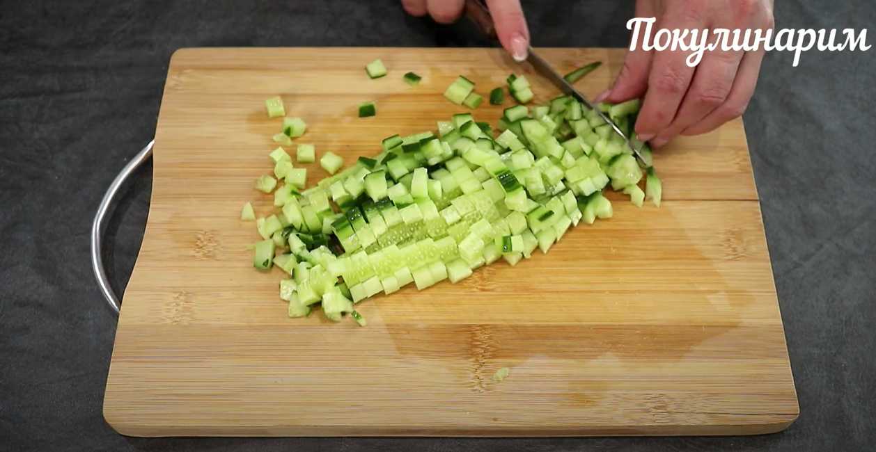 Классический салат с консервированным тунцом и яйцом-Шаг 1