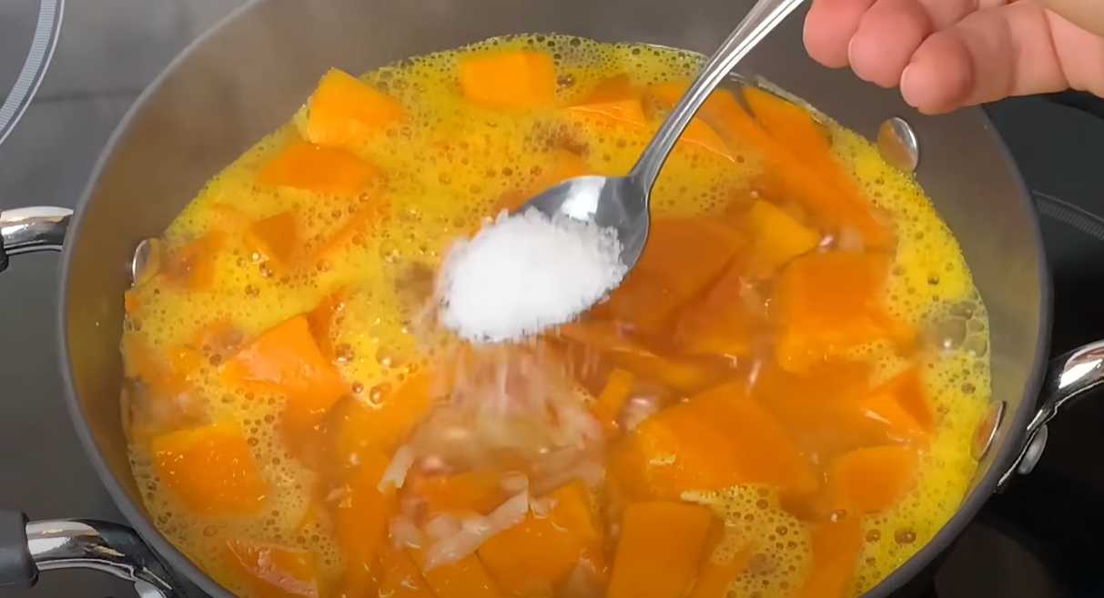 Классический тыквенный суп со сливками и картошкой-Шаг 8