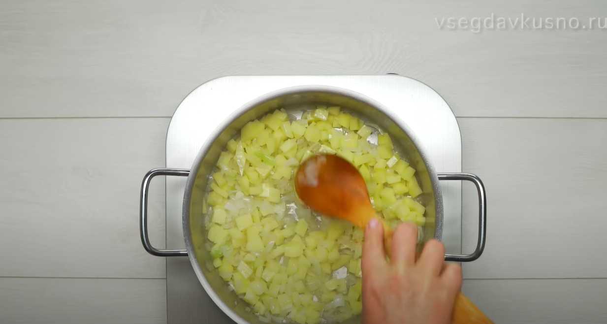 Классический щавелевый суп с яйцом и курицей-Шаг 3
