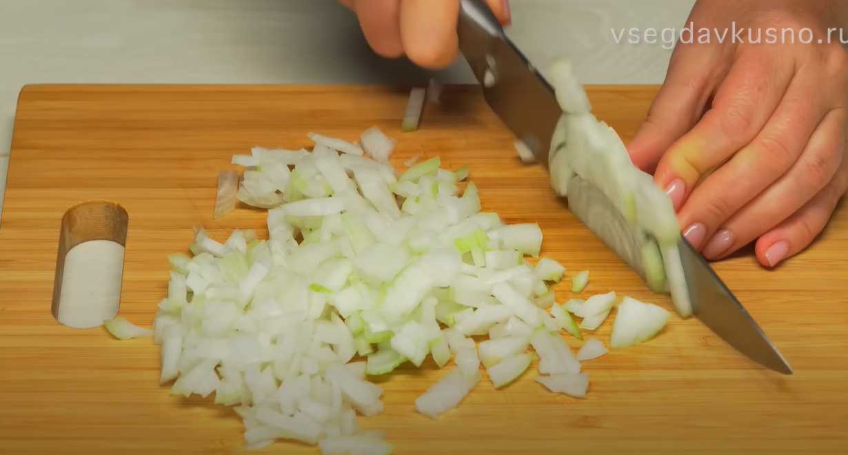 Классический щавелевый суп с яйцом и курицей-Шаг 1