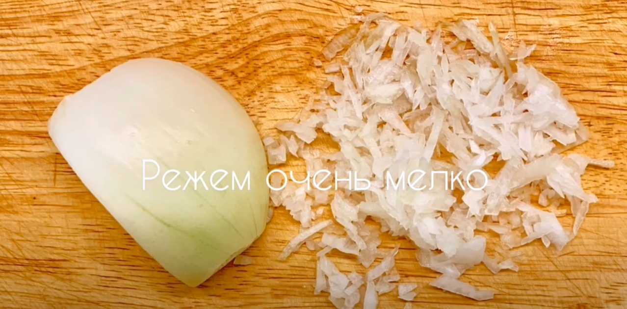 Классический салат из кальмаров с яйцом и луком-Шаг 5