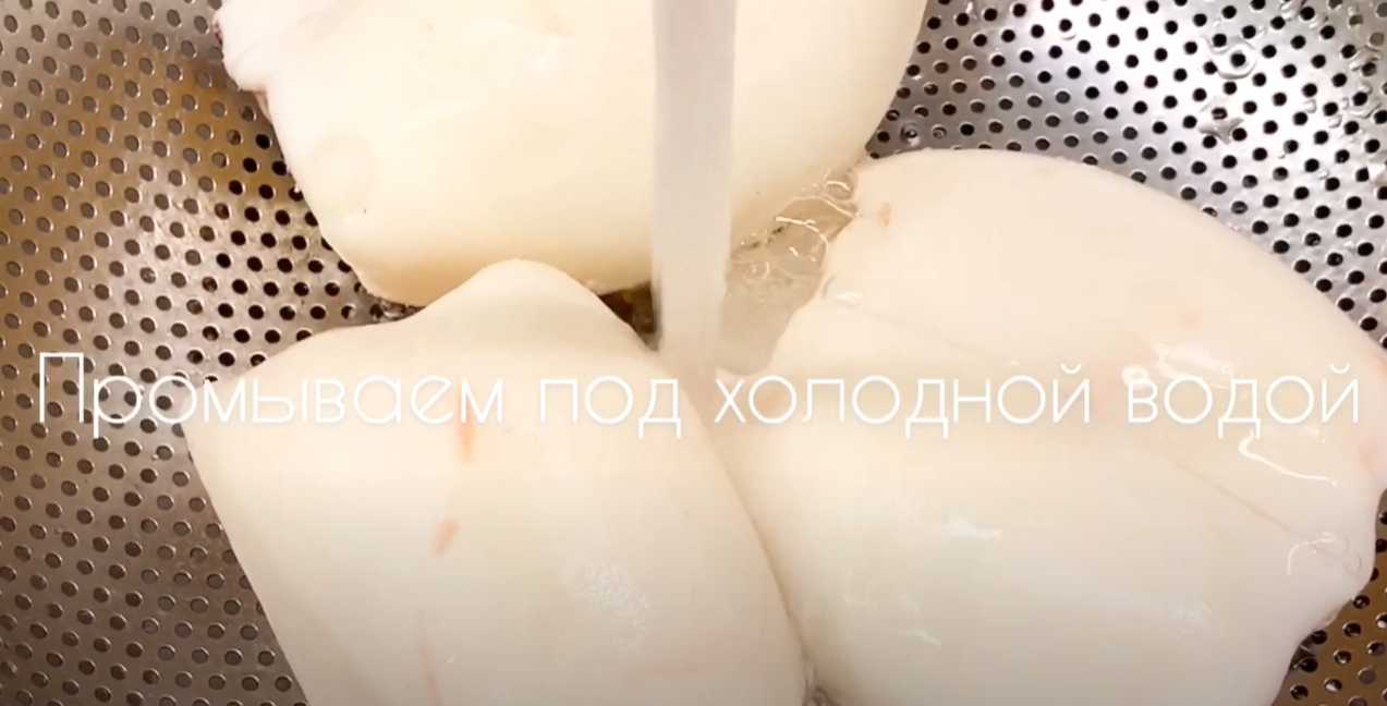 Классический салат из кальмаров с яйцом и луком-Шаг 3