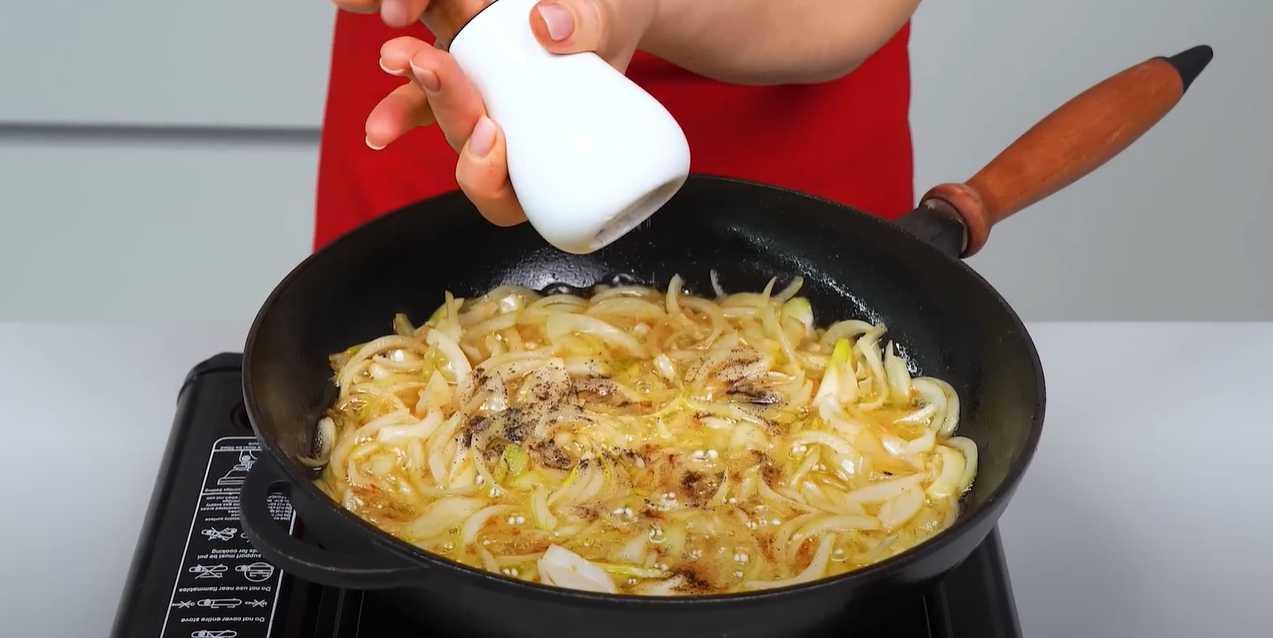 Жареная курица с грибами и луком-Шаг 7