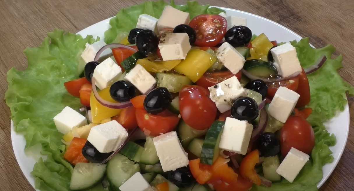 Греческий салат с фетаксой и маслинами-Шаг 9
