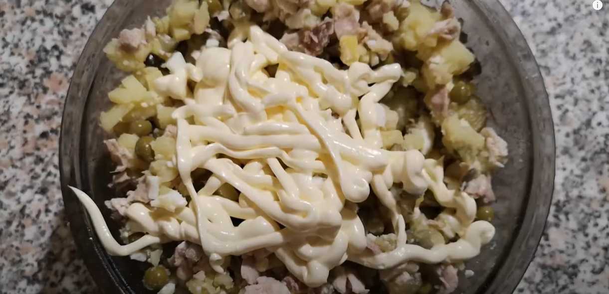 Классический столичный салат с курицей и солеными огурцами-Шаг 7