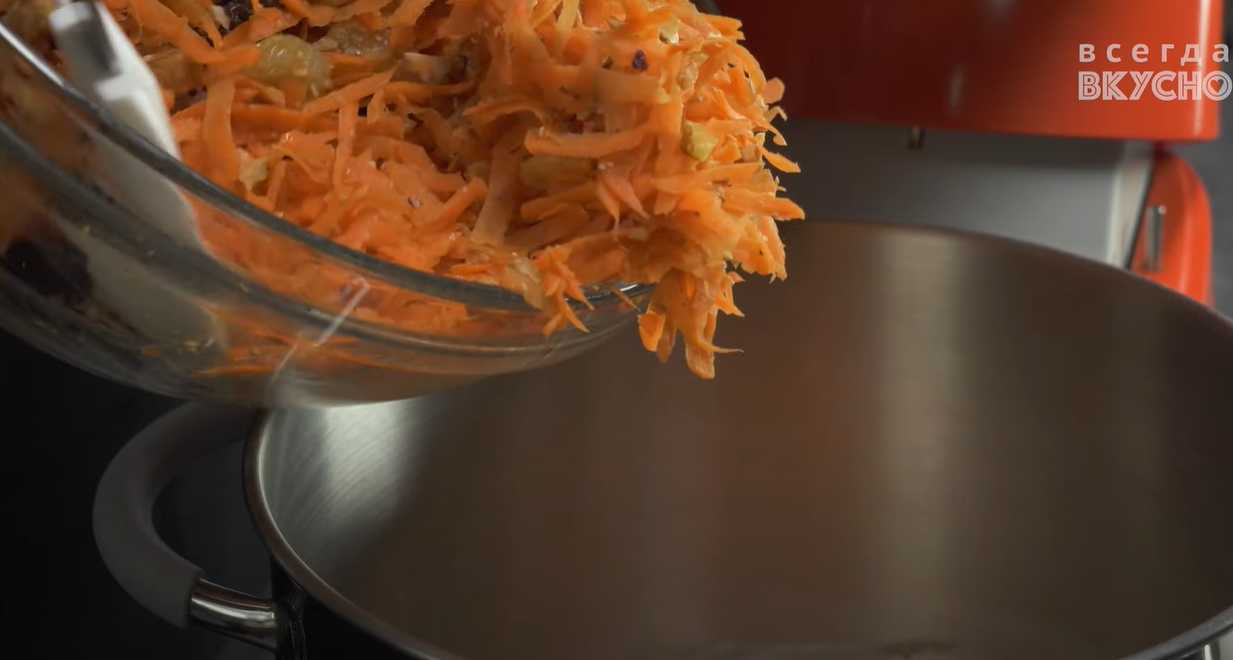 Морковный торт с грецкими орехами и изюмом-Шаг 7