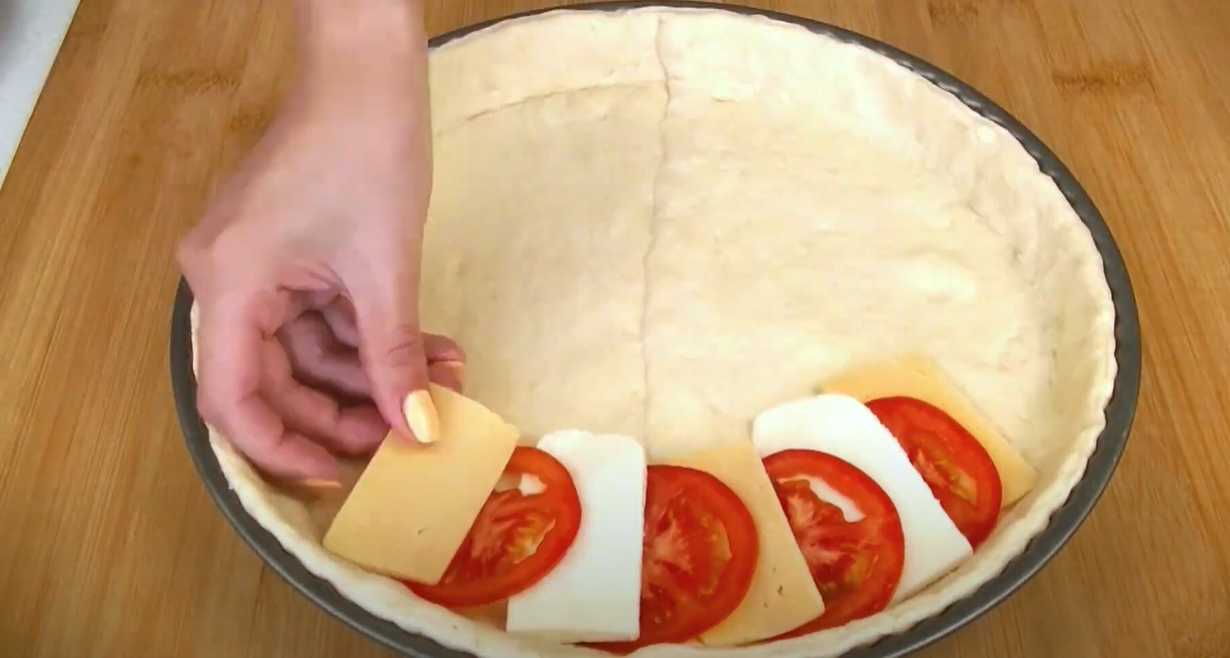 Ароматный пирог с сыром и помидорами-Шаг 5
