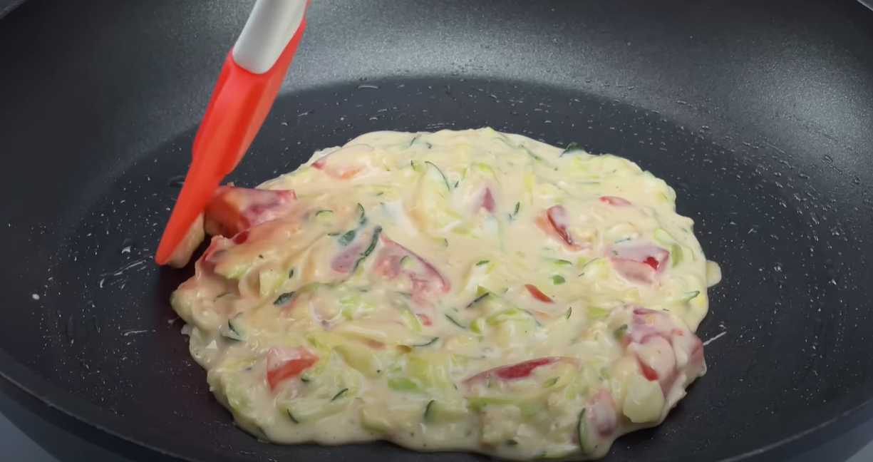 Оладьи из капусты и овощей с сырным соусом-Шаг 11