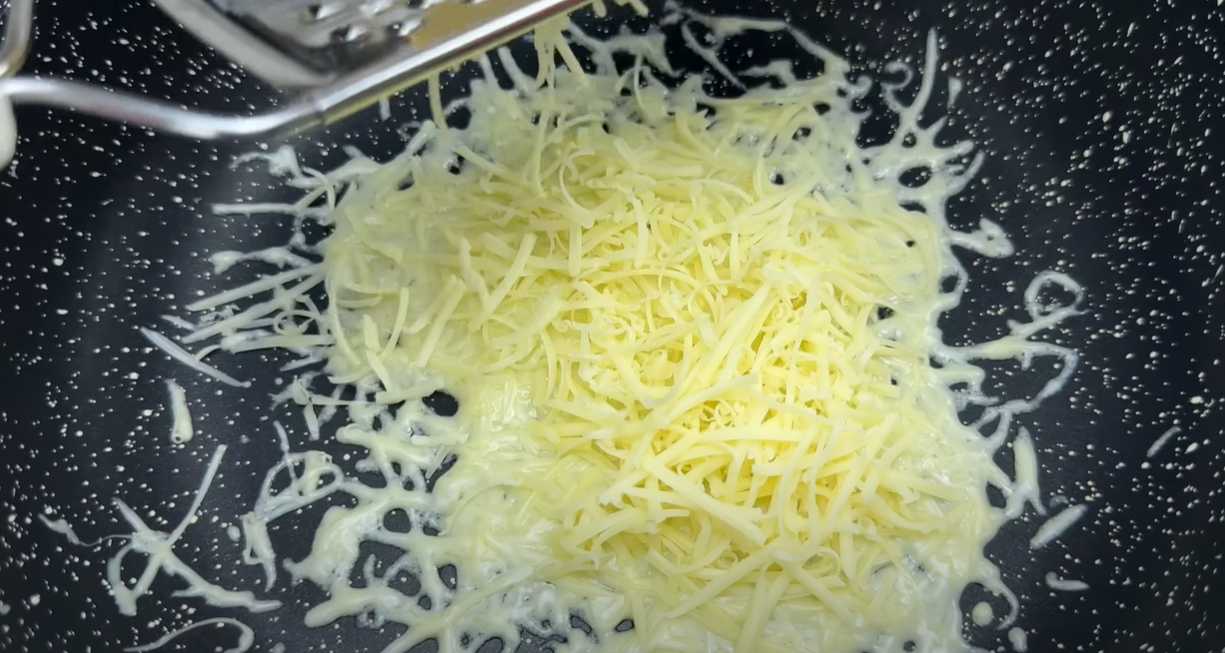 Оладьи из капусты и овощей с сырным соусом-Шаг 12