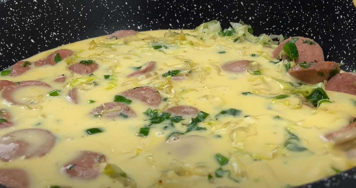 Омлет с капустой и сосисками-Шаг 7