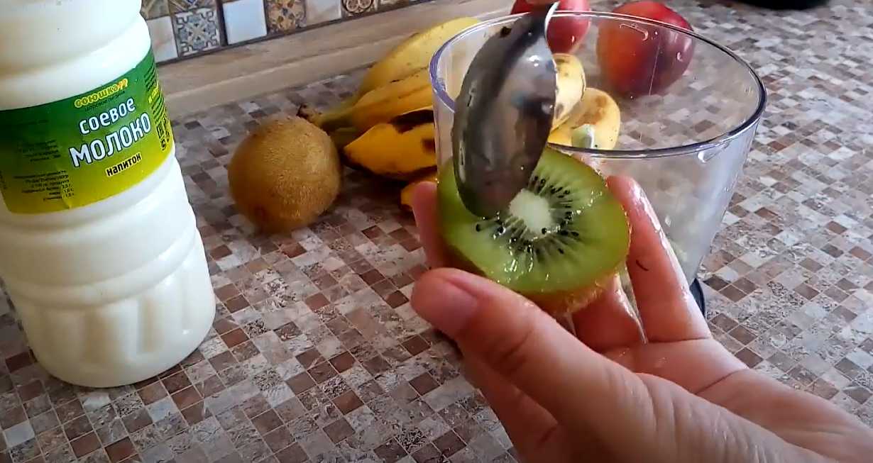 Молочный смузи из банана и киви-Шаг 1
