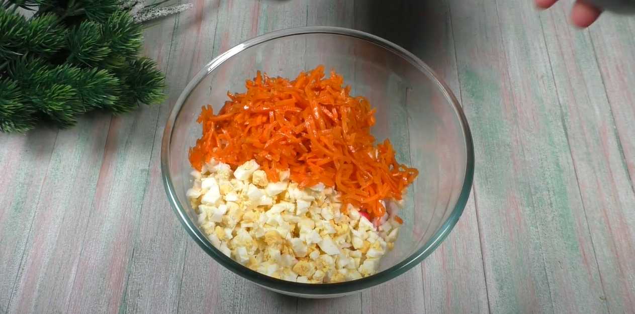 Крабовый салат с сыром и морковью по-корейски-Шаг 7