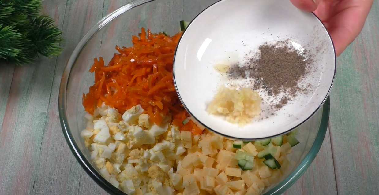 Крабовый салат с сыром и морковью по-корейски-Шаг 8