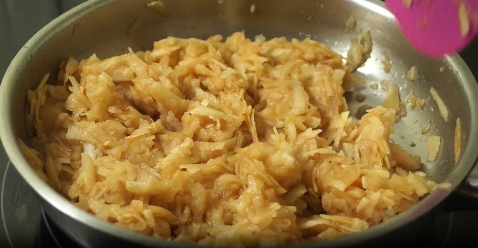 Влажный и сочный яблочный пирог-Шаг 2