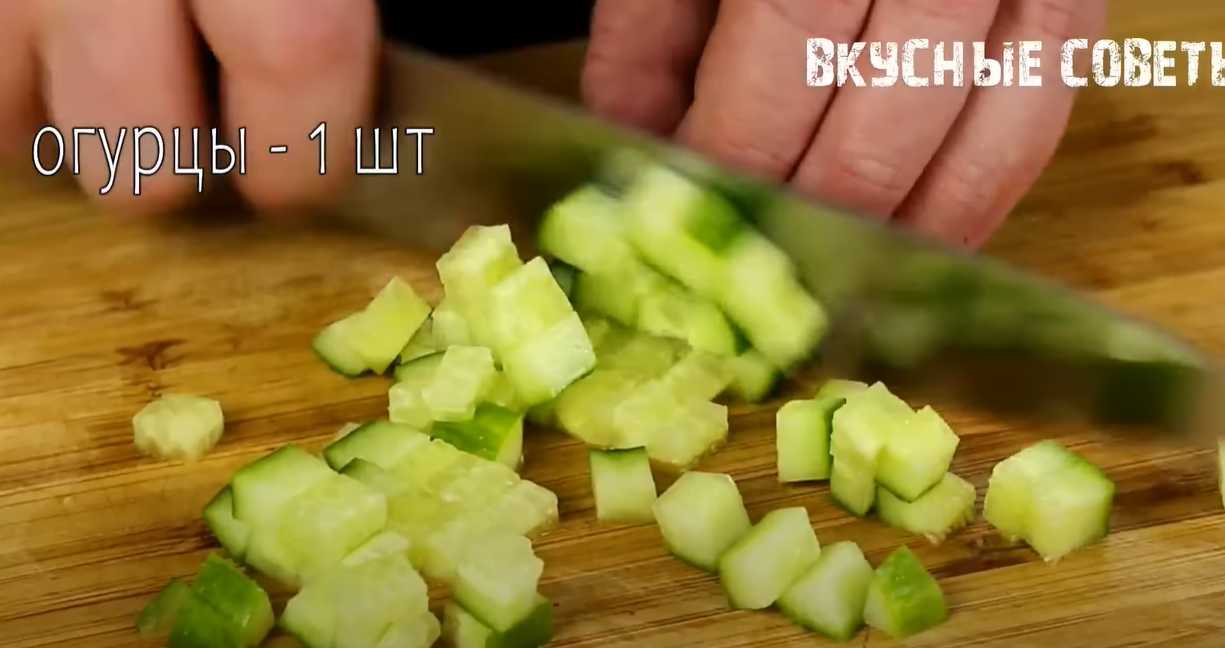 Салат со шпротами и зеленым луком-Шаг 3