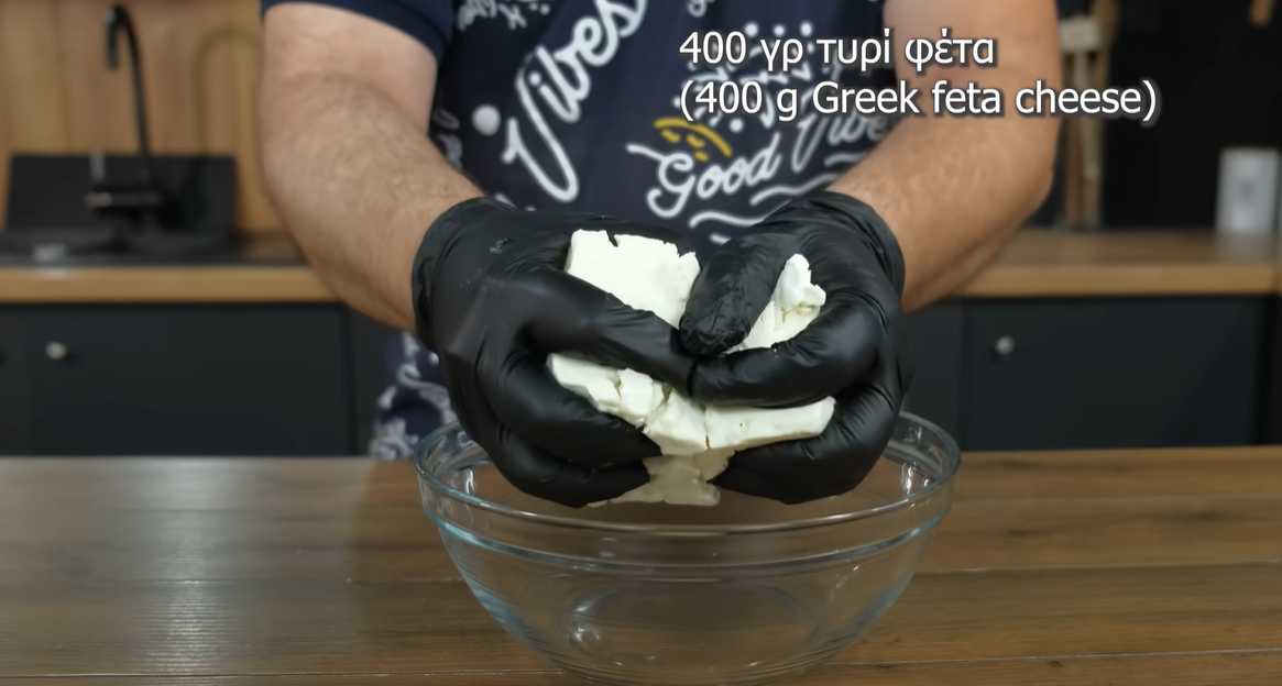 Фаршированные красные перцы с сыром фета-Шаг 2
