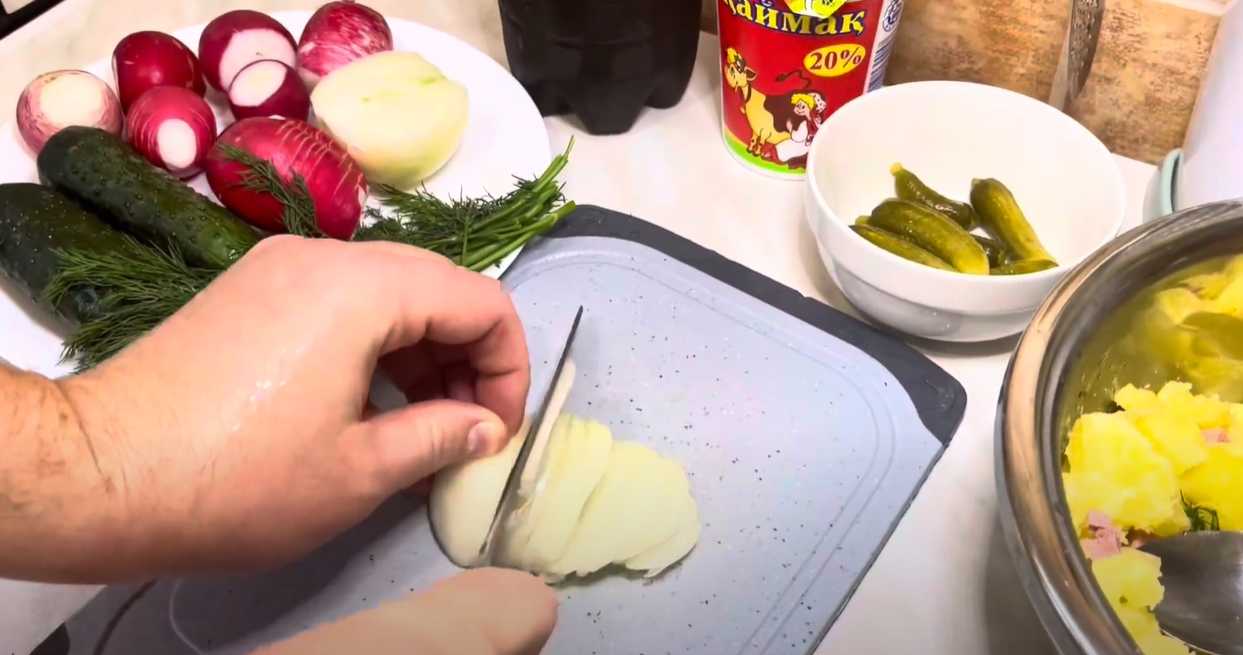 Окрошка с солеными огурцами и квасом-Шаг 2