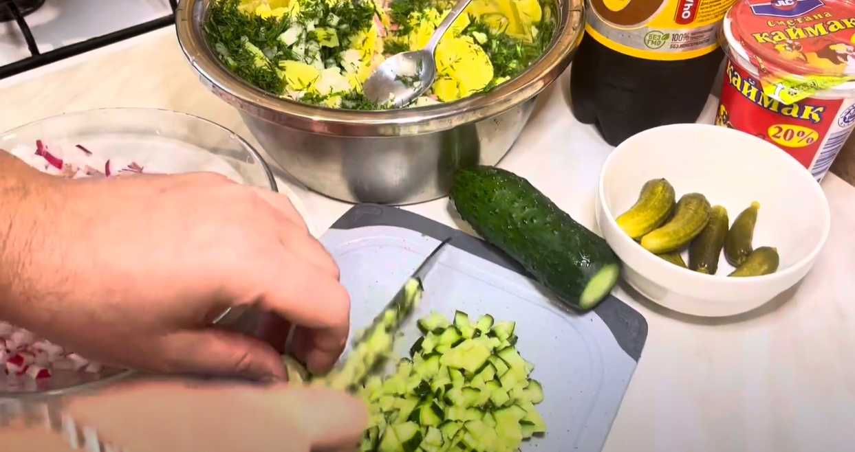 Окрошка с солеными огурцами и квасом-Шаг 3