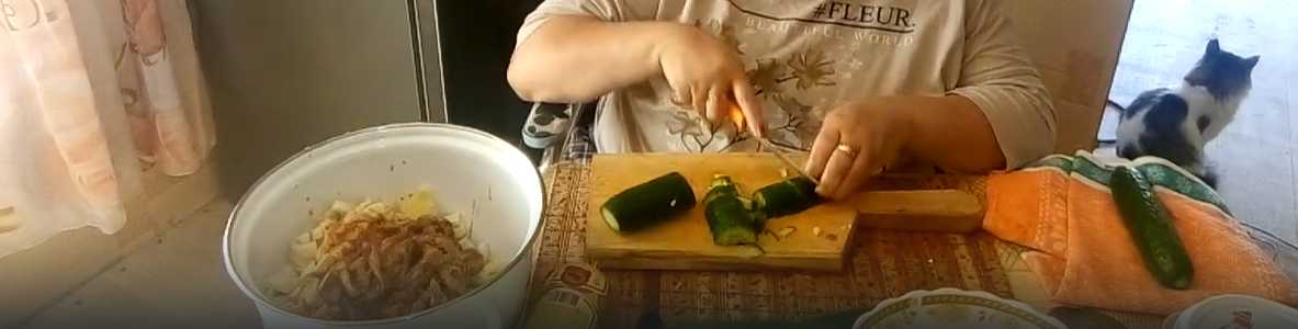 Окрошка с килькой в томатном соусе и квасом-Шаг 4
