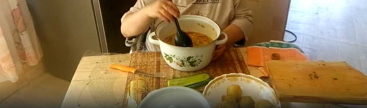 Окрошка с килькой в томатном соусе и квасом-Шаг 8