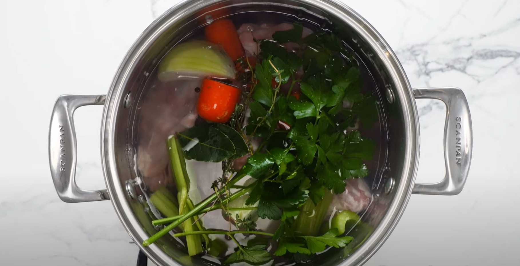 Домашний куриный бульон с овощами-Шаг 4