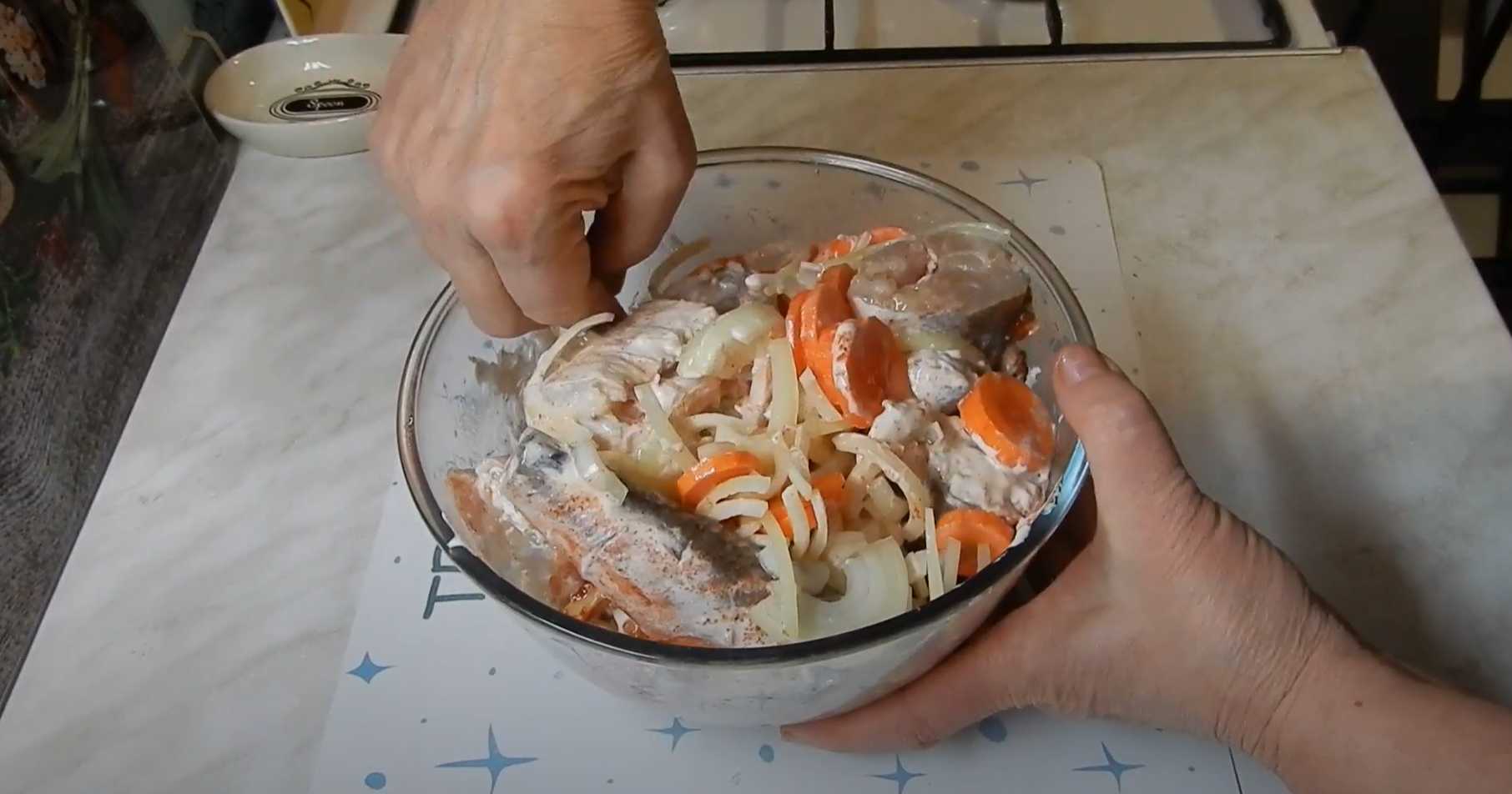 Хек с овощами в сметане-Шаг 8