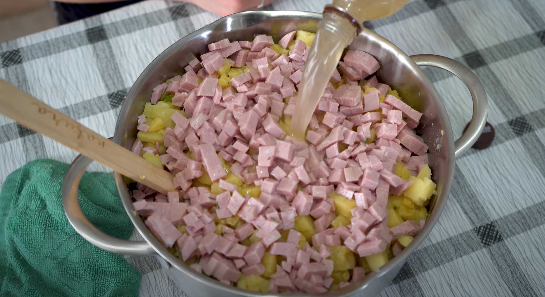 Классическая окрошка с колбасой на квасе со свежим огурцом и картофелем-Шаг 6