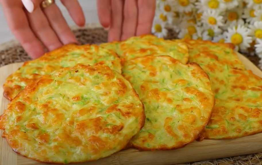 Новый рецепт: Оладьи из кабачков с луком — Eda.Video