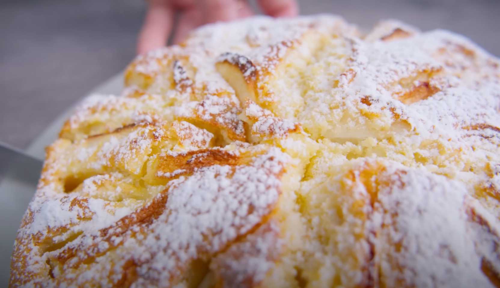 Популярный рецепт — Шарлотка творожная с яблоками в духовке