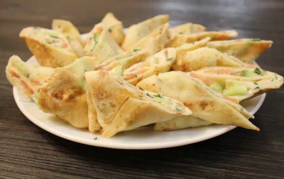 Новый рецепт: Блины с лососем, творожным сыром и огурцом — Eda.Video