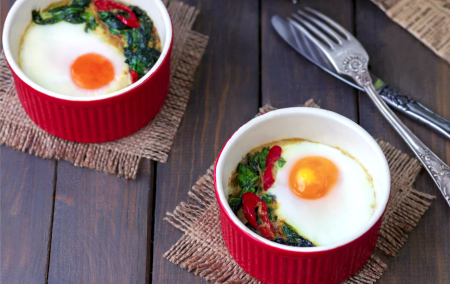 Новый рецепт: Яичница со шпинатом в духовке — Eda.Video