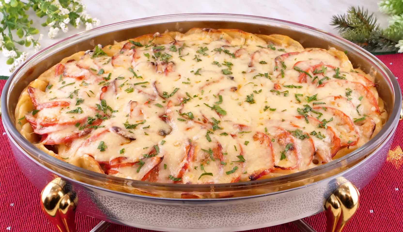 Изображение блюда: Запечённое куриное филе с грибами под сырной корочкой — Eda.Video