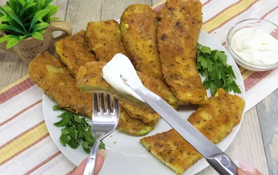 Новый рецепт: Обжаренные цуккини с сыром и яйцом — Eda.Video