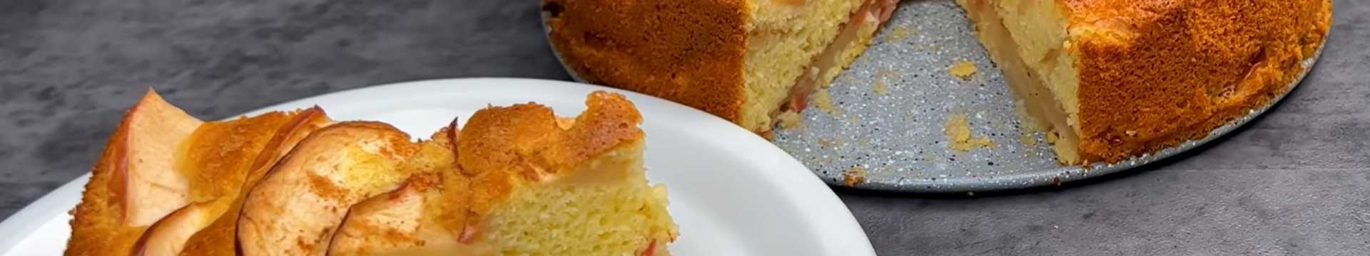 Шарлотка с яблоками и корицей — Eda.Video