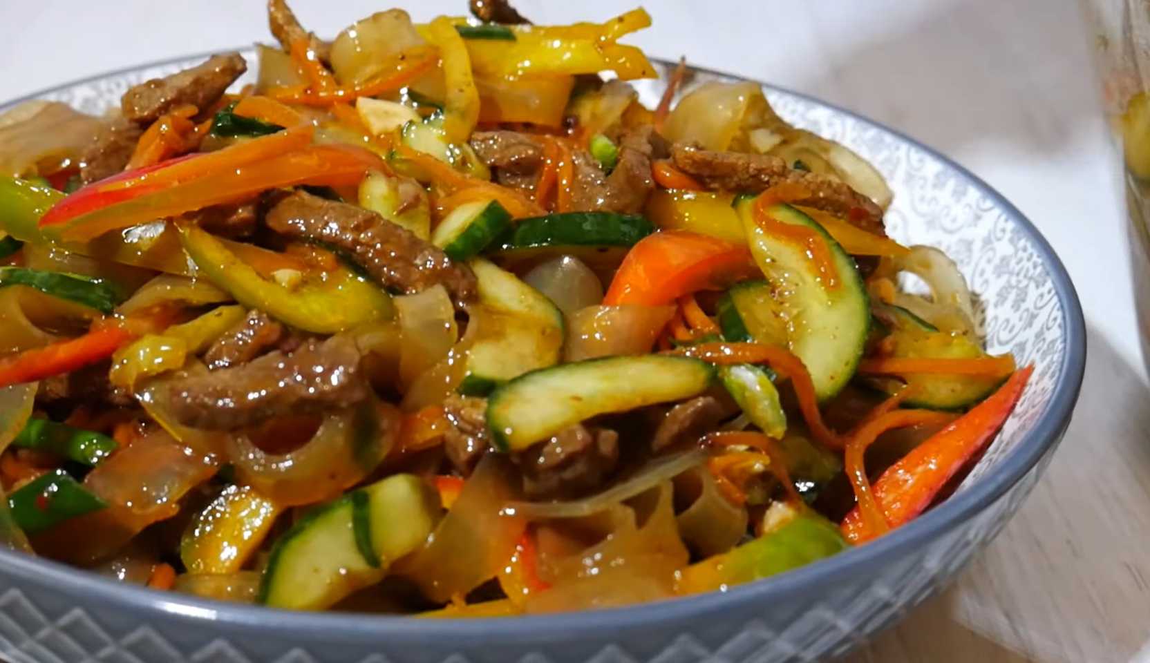 Изображение блюда: Сытный салат с лапшой ашлянфу — Eda.Video